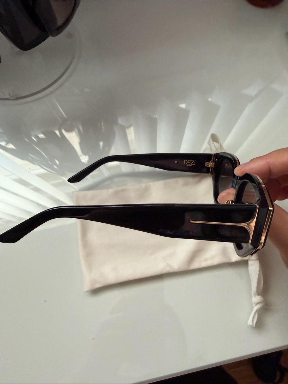 DEZI Black Oversized Geometric Cat-Eye Sunglasses - Picture 2 of 3
